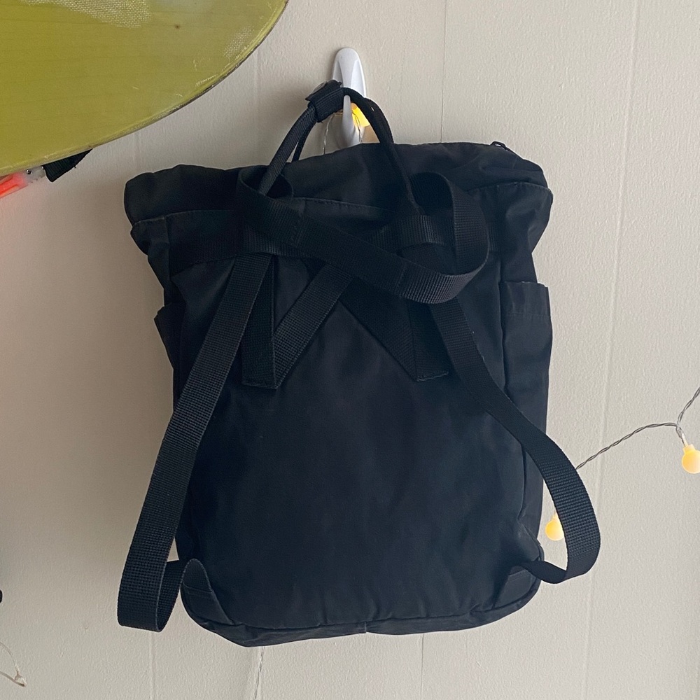 Fjallraven Kånken Midnight Black Backpack - Picture 2 of 2